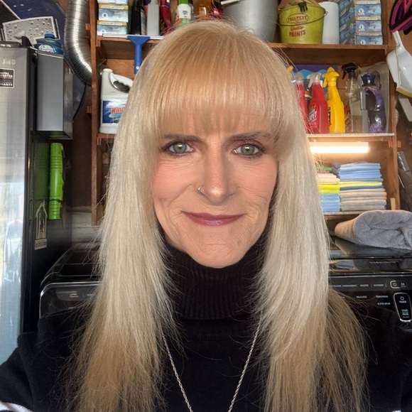 Meet your Posher, Brandi - Picture 2 of 3